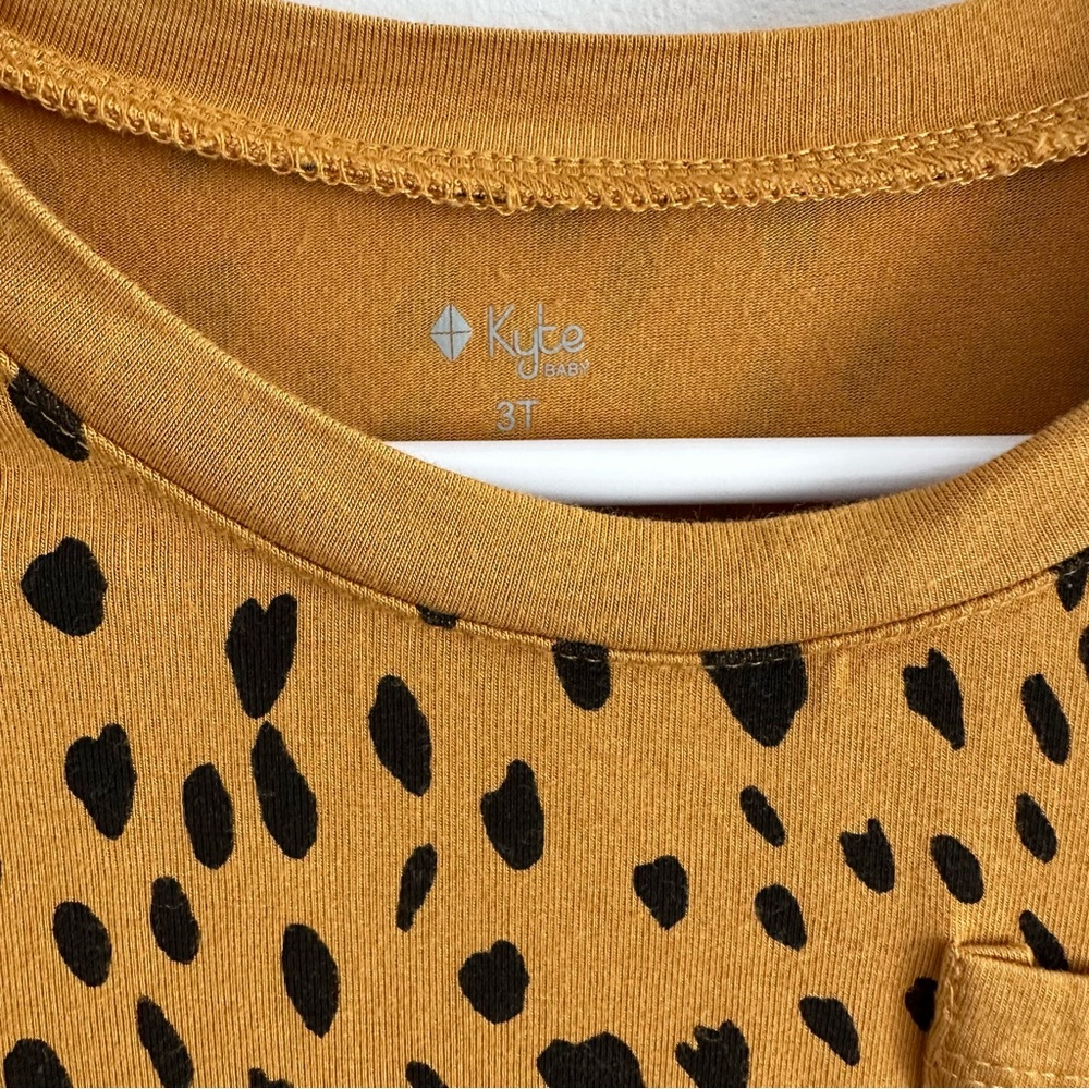 Kyte Baby bamboo marigold cheetah animal print long sleeve pocket tee size 3T - Picture 2 of 3